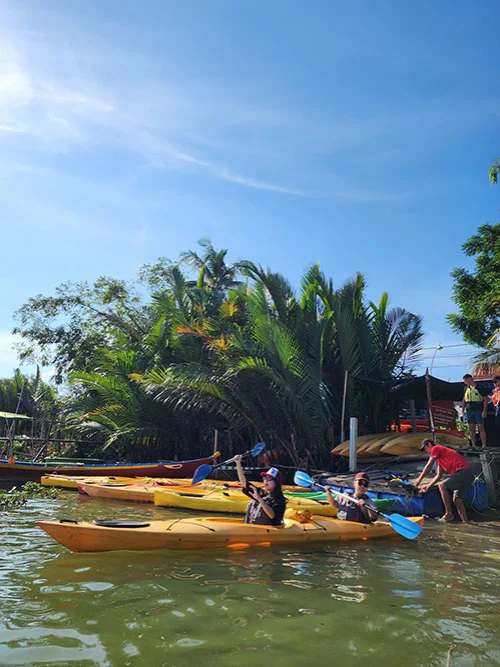 Group of friends ready to depart from Hoian Kayak Tours peer